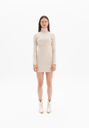 Vestido Curto Gola Alta  - Myft
