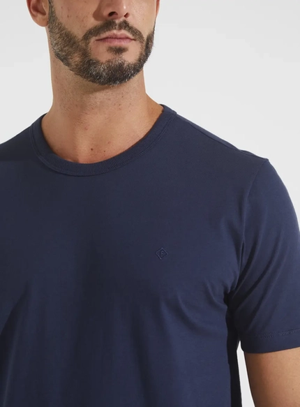 Camiseta Básica Logo Bordado – Forum