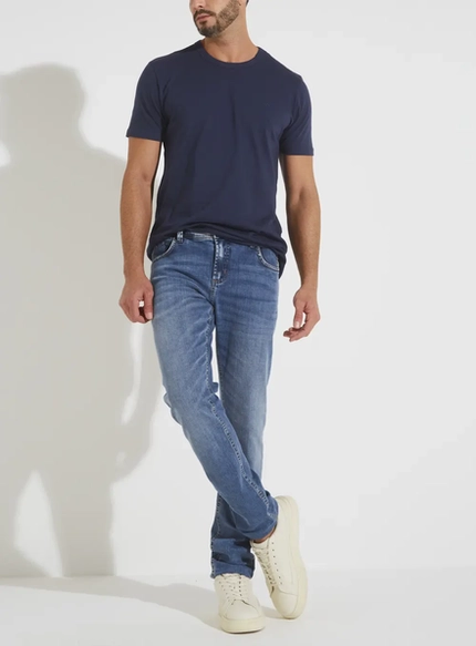 Camiseta Básica Logo Bordado – Forum