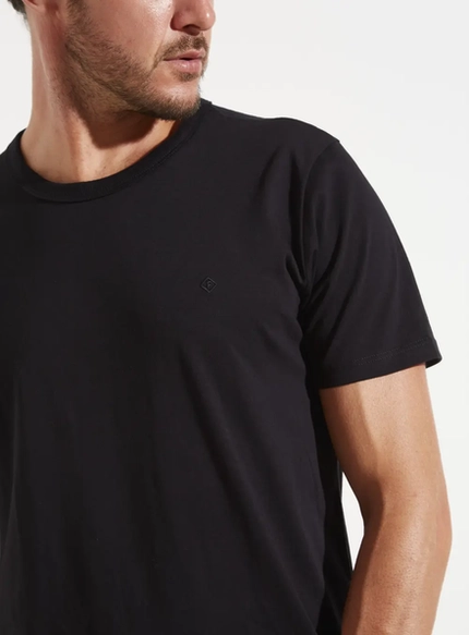 Camiseta Básica Logo Bordado – Forum