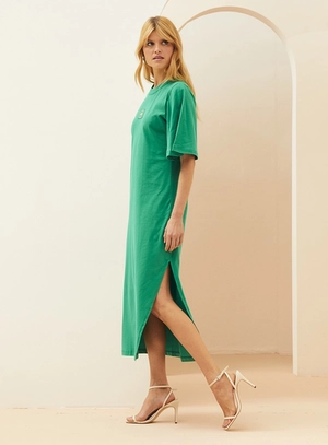 Vestido Midi com Detalhe em Logo – Forum