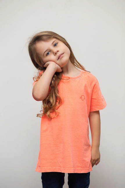 Camiseta Infantil Laranja – Ovelha Negra