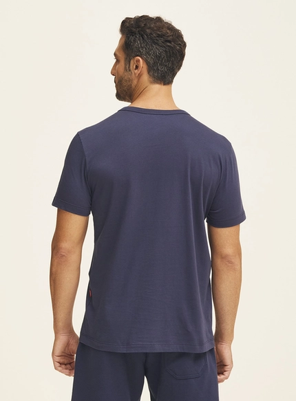 Camiseta Básica Com Logo Frontal – Forum