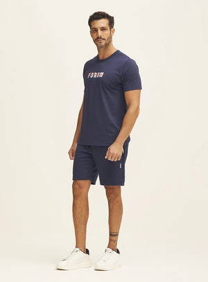 Camiseta Básica Com Logo Frontal – Forum