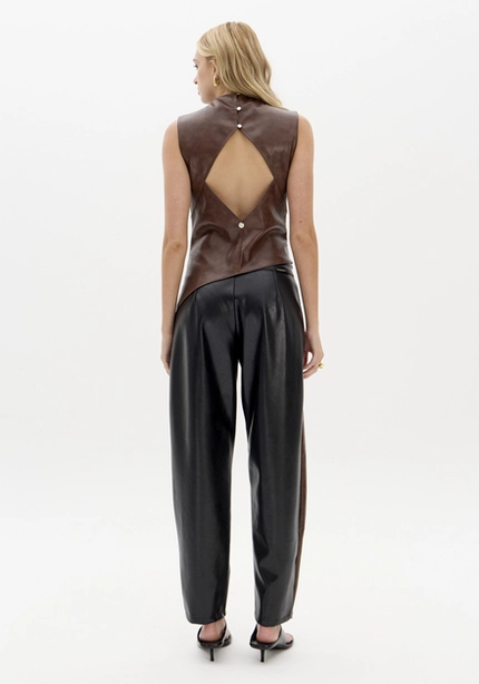 Blusa Assimétrica com Recorte – Myft
