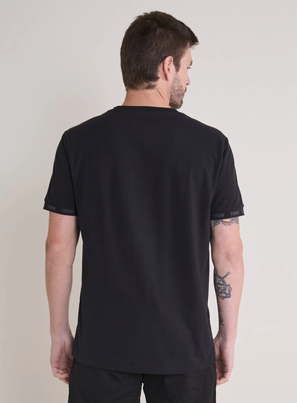 Camiseta Básica Detalhe Manga – Forum