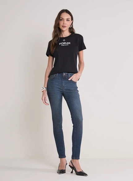 Camiseta Básica Logo Estampa – Forum