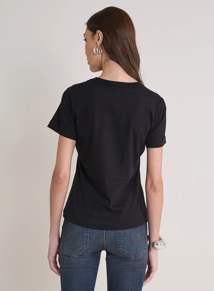 Camiseta Básica Logo Estampa – Forum