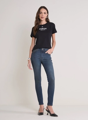 Camiseta Básica Logo Estampa – Forum