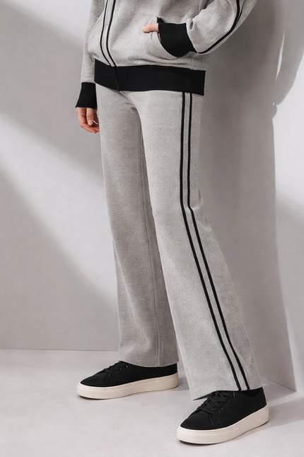 Calça Lista Relevo Lateral – Gida