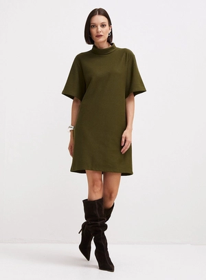 Vestido Texturizado Gola Alta – Forum