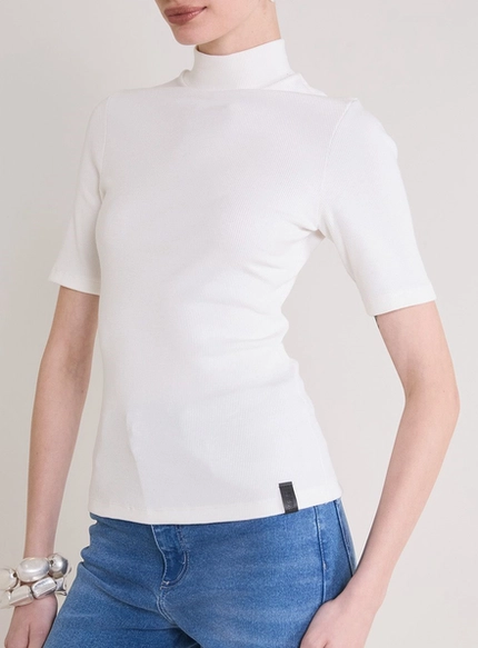 Camiseta Canelada Gola Alta – Forum