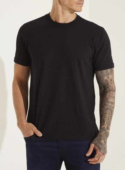 Camiseta Básica com Bordado - Forum