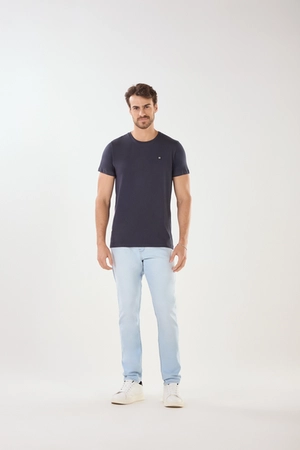 Camiseta Básica Logo Emborrachada – Invicci